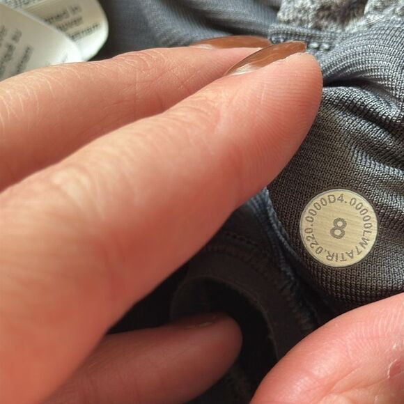 lululemon Hotty Hot Low-Rise Lined Shorts 2.5" Heathered Black Sz8 - Picture 11 of 12